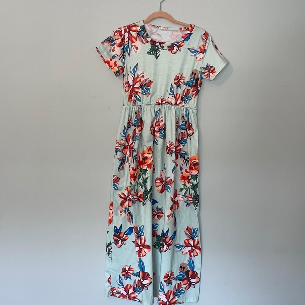 Girl’s Long Dress Size 6